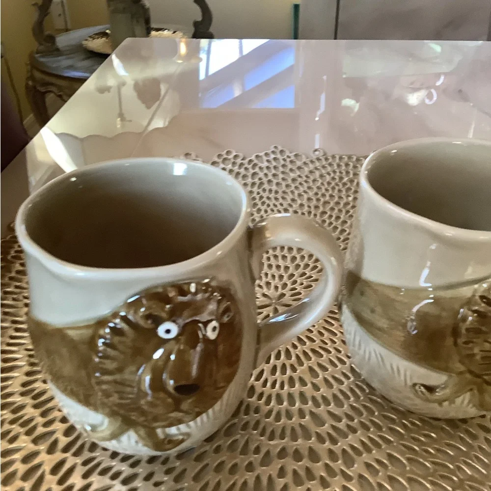 Vintage QUON Japan Coffee Mugs beige lion is 3D mouse on tail in excellent shape